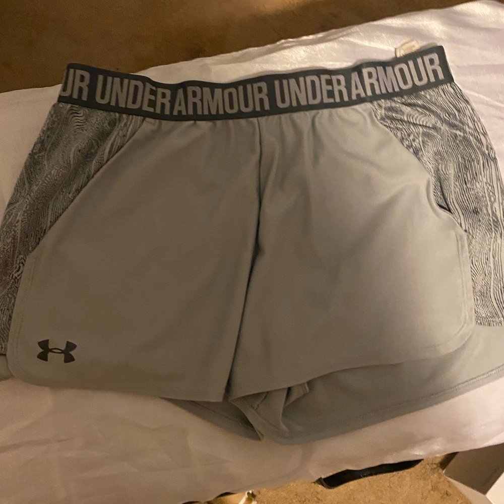 Underarmour Grey Shorts- L